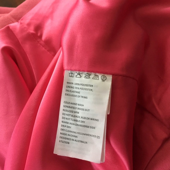 Bardot Stunning!off theshoulder fitted coral dress - Picture 7 of 7